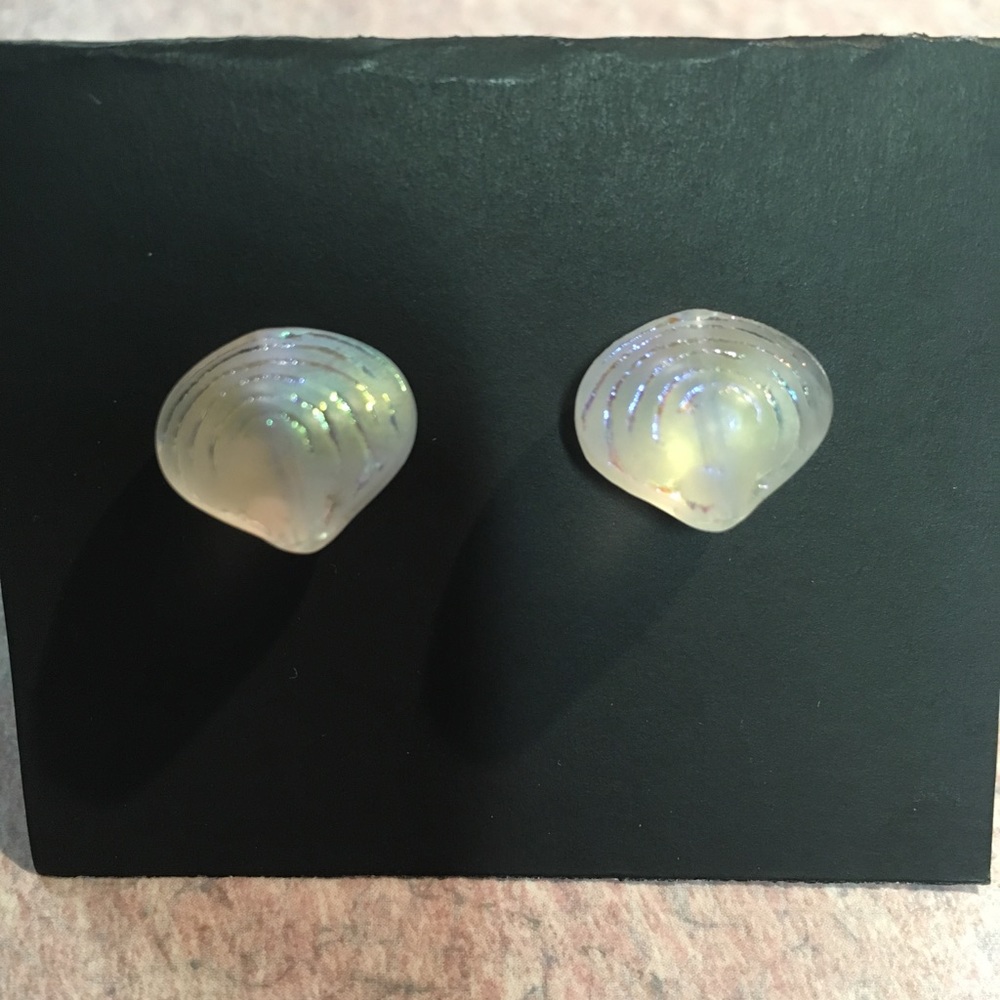 3/$10 Sparkly clamshell post earrings